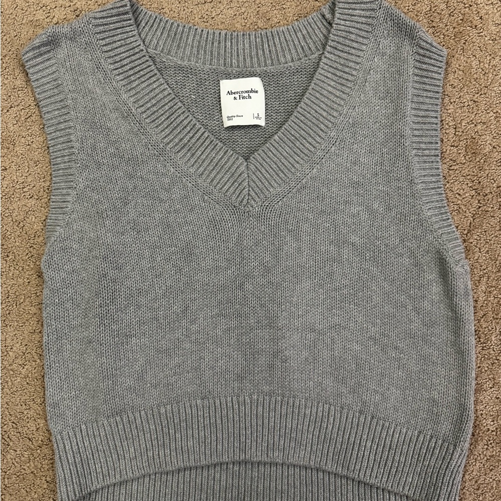 Abercrombie sweater vest- size S gray- NEVER WORN